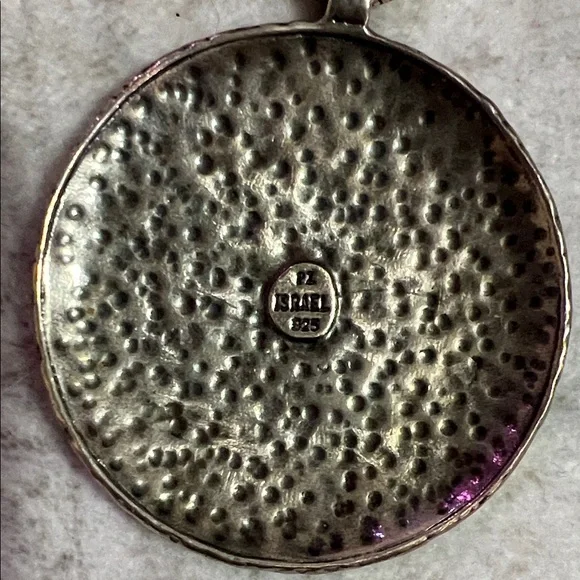 Elegant Gold Pendant Necklace - Picture 2 of 2